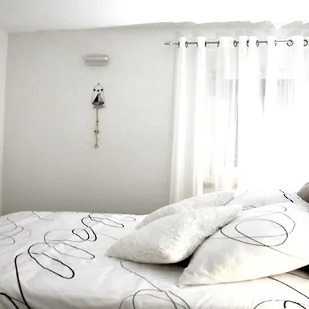 Apartments Porec City דירה *